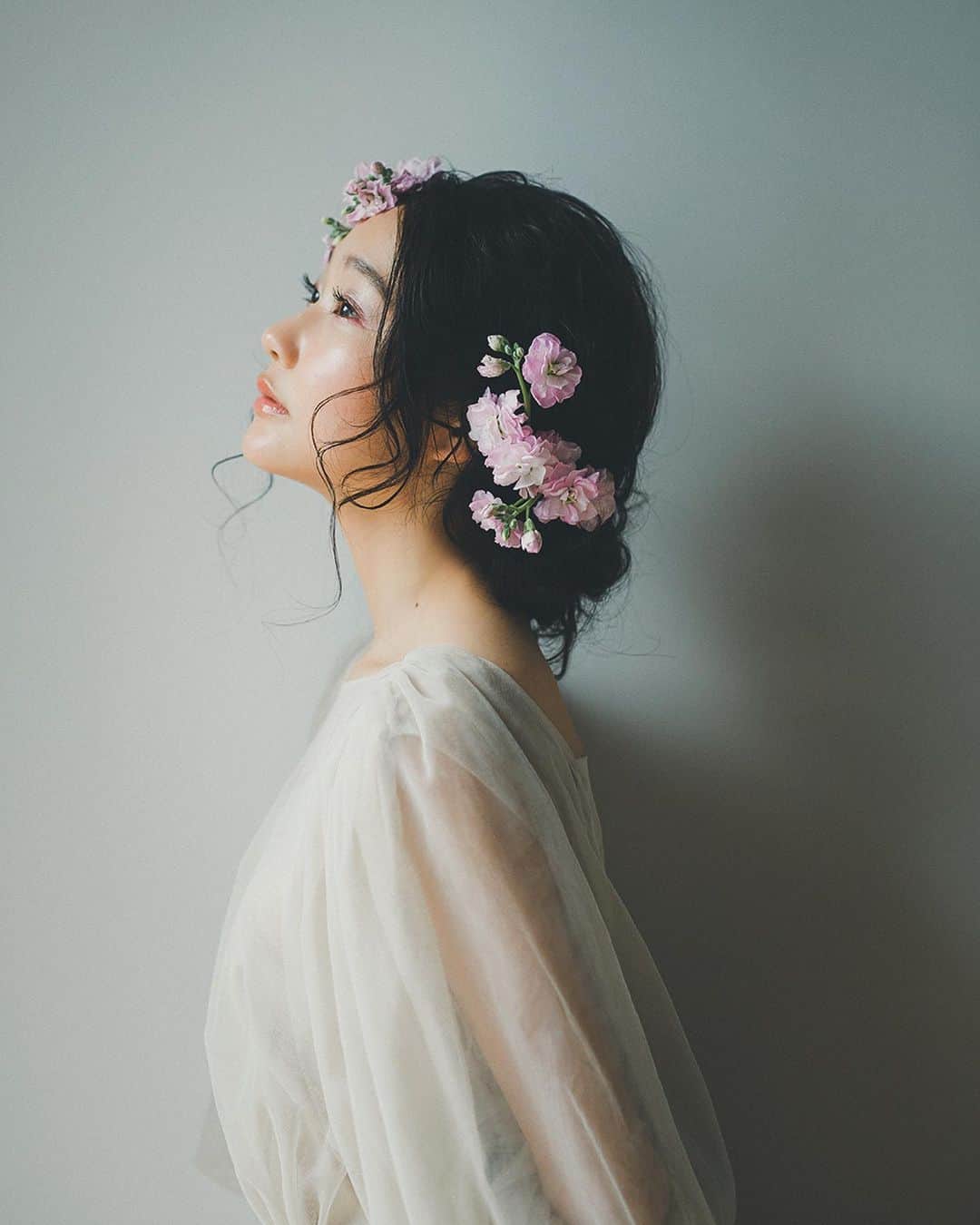斎藤なりのインスタグラム：「あともうちょっとだね、春まで . 恥ずかしいけど、 いつか雑誌でコラムの連載とか 出来たらいいな〜って憧れてる。 頭の中整理するのに時間かかるけど 求めてもらえたらとても嬉しいものです〜🌸」