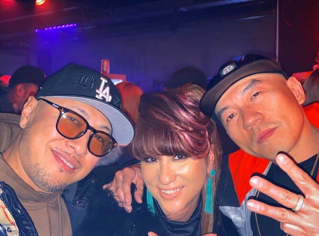 Kayzabroのインスタグラム：「昨日はサイモン達と野毛飲み後にブリッジへ 久しぶりにみんなと朝まで🍾 あざした🙏  #yokohama #fuckcoronavirus #hbd🎂」