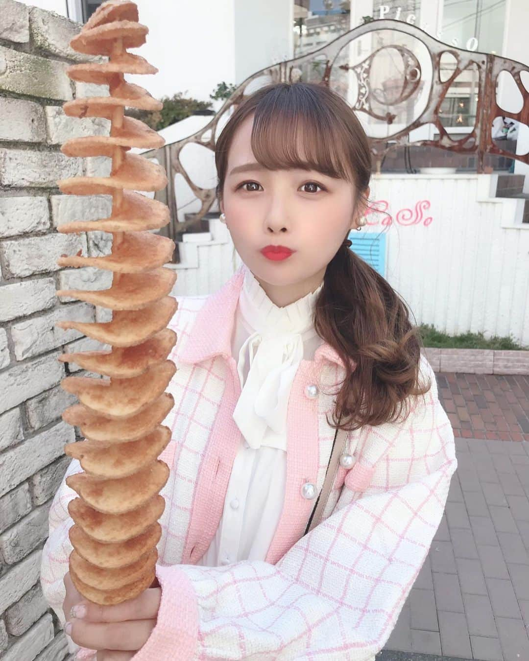 計良日向子（ひなひ）さんのインスタグラム写真 - (計良日向子（ひなひ）Instagram)「. . おっきいポテトフライ食べた☺️ 美味しかった(*´ω｀*)❣️ . . . 👗カーディガン　@pinkbunnys.official . 👗ブラウス　@emiriawiz_official . . . . #原宿カフェ #原宿グルメ #原宿 #表参道カフェ #表参道グルメ #私服 #coordinate #emiriawiz #ビジョビ #グルジョ #love #instagood」3月8日 22時45分 - kerahinako1105