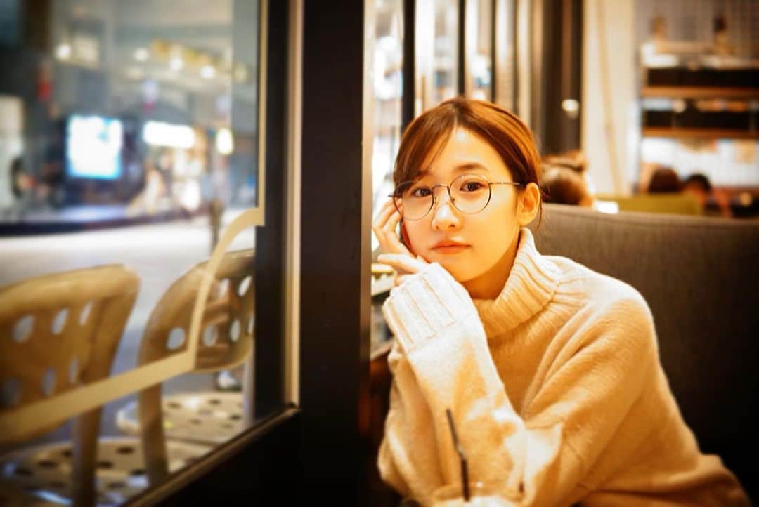 吉田友利恵さんのインスタグラム写真 - (吉田友利恵Instagram)「🤓 2年前に韓国で買った眼鏡◡̈ @maya_aoki_ ちゃんが撮ってくれた☺︎ #sonya6300 #sigma30mmf14」3月8日 22時49分 - _yurieyoshida_