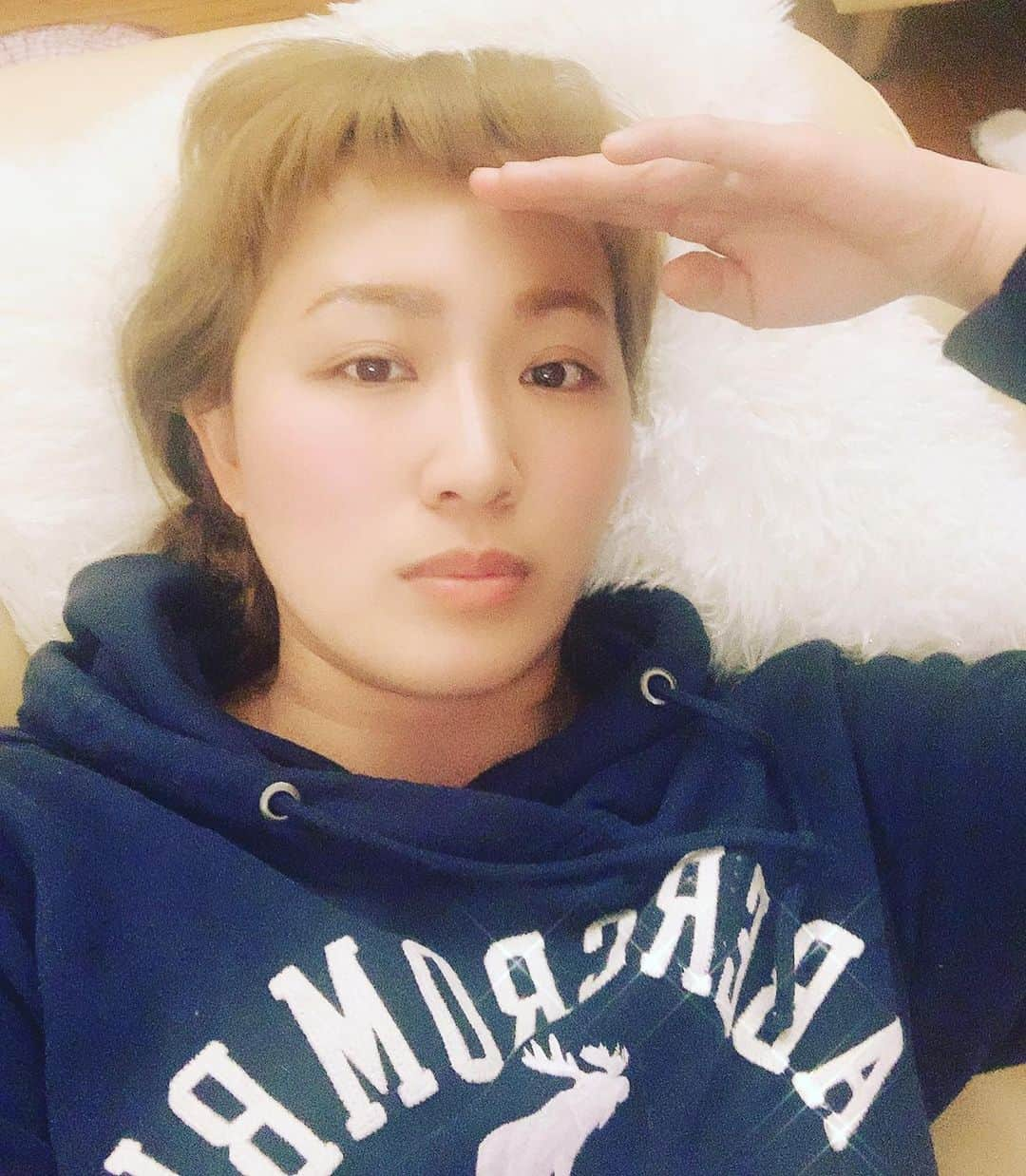 丸山桂里奈さんのインスタグラム写真 - (丸山桂里奈Instagram)「前髪が起きたらだいぶあがってた。  #前髪今一番短い #わらえる #原西さん #ワッキーさん #迫る短さ #おでこがロングバケーション #現役時代はおでこだしだし #今はかくしかくし #おでこのきもち #おでこが縁起 #今は隠してます #いつかまた出すかも #いつかは #最近疲れが取れづらい #ユンケルすぐさま #葛根湯がいいみたい #暖かくして早めに寝ます #みんな笑顔な一日がいい #元気が一番 #明日も元気 #笑顔でいこう #思いやりを持つが一番 #かっこいいとか関係ない #にんげんだもの #いい意味で #インスタバエ」3月8日 22時51分 - karinamaruyama