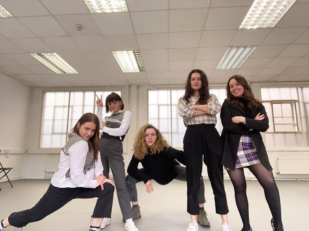 メイジー・ウィリアムズのインスタグラム：「IT’S INTERNATIONAL WOMEN’S DAY - I’d like to take this time to say how in awe I am of these four fabulous ladies! We spent today casting for our upcoming short film and there is no place I would have rather been. You blow me away with your kindness and hardwork and I feel like the best version of myself when we’re in the zone. The dreamiest of teams 🗣🖤」