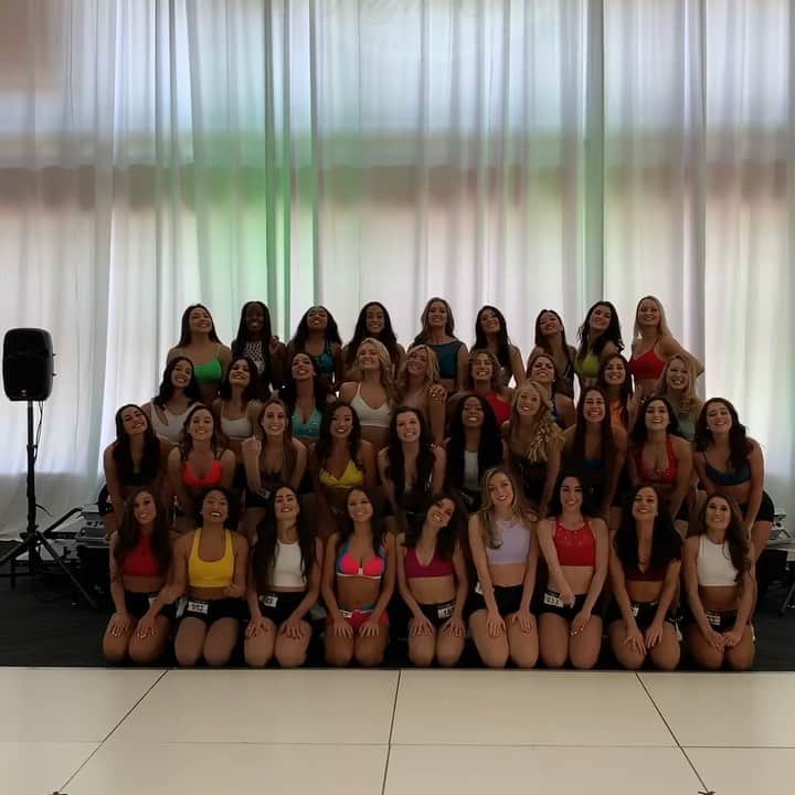 Jets Flight Crewのインスタグラム：「A total of 37 ladies from this weekend are headed to the finals!! See you next Sunday!!! 🎉🎉🎉」