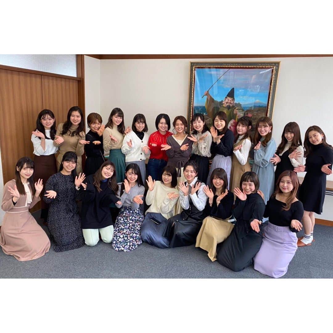 のインスタグラム：「福娘慰労会🎋 . 久々にみんなに会えて嬉しかった💕 今日来れなかった人もまた次の機会に会いたい🥺🍀 . 最後に、お写真やアルバム、DVDなど、頂いた物を並べてみました✨ どなたから頂いたか分からない物もたくさんあって、お礼を言うことができていないので、この場を借りて本当にありがとうございました😊🎀 . #いやさか . . . #福娘　#今宮戎神社　#今宮戎福娘　#福娘代表　#福娘慰労会」