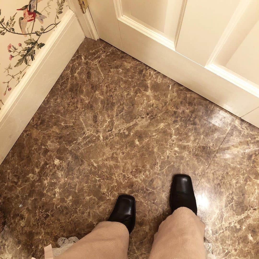 胡桃兎愛のインスタグラム：「古着屋さんで購入した千円のブーツ👢❤︎ 状態も悪くないし形も凄く可愛くてスカートにもパンツにも合うのでめちゃくちゃ気に入ってる◎ 古着屋さんで掘り出し物を見つけるのが高校生の頃からずっと大好きでやめられない。」