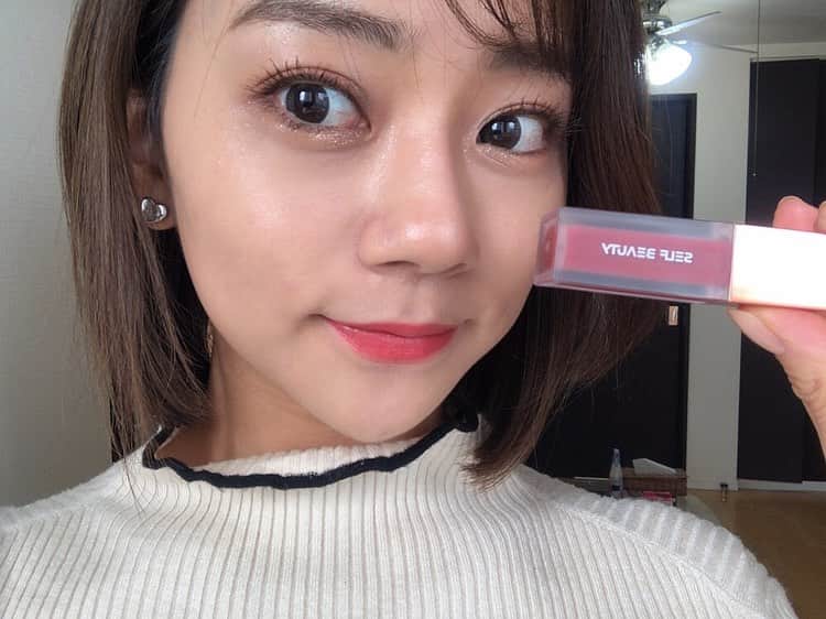 指出瑞貴さんのインスタグラム写真 - (指出瑞貴Instagram)「💄💄 キラキラオーロラ下地エッセンスが👍💜💙🤍 #selfbeauty #lipstick」3月8日 23時31分 - sashidemizuki