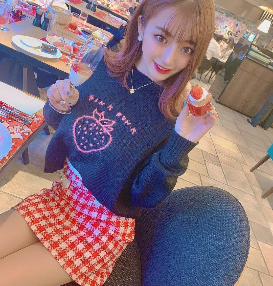 ERENAのインスタグラム：「🍓🧁🍰」