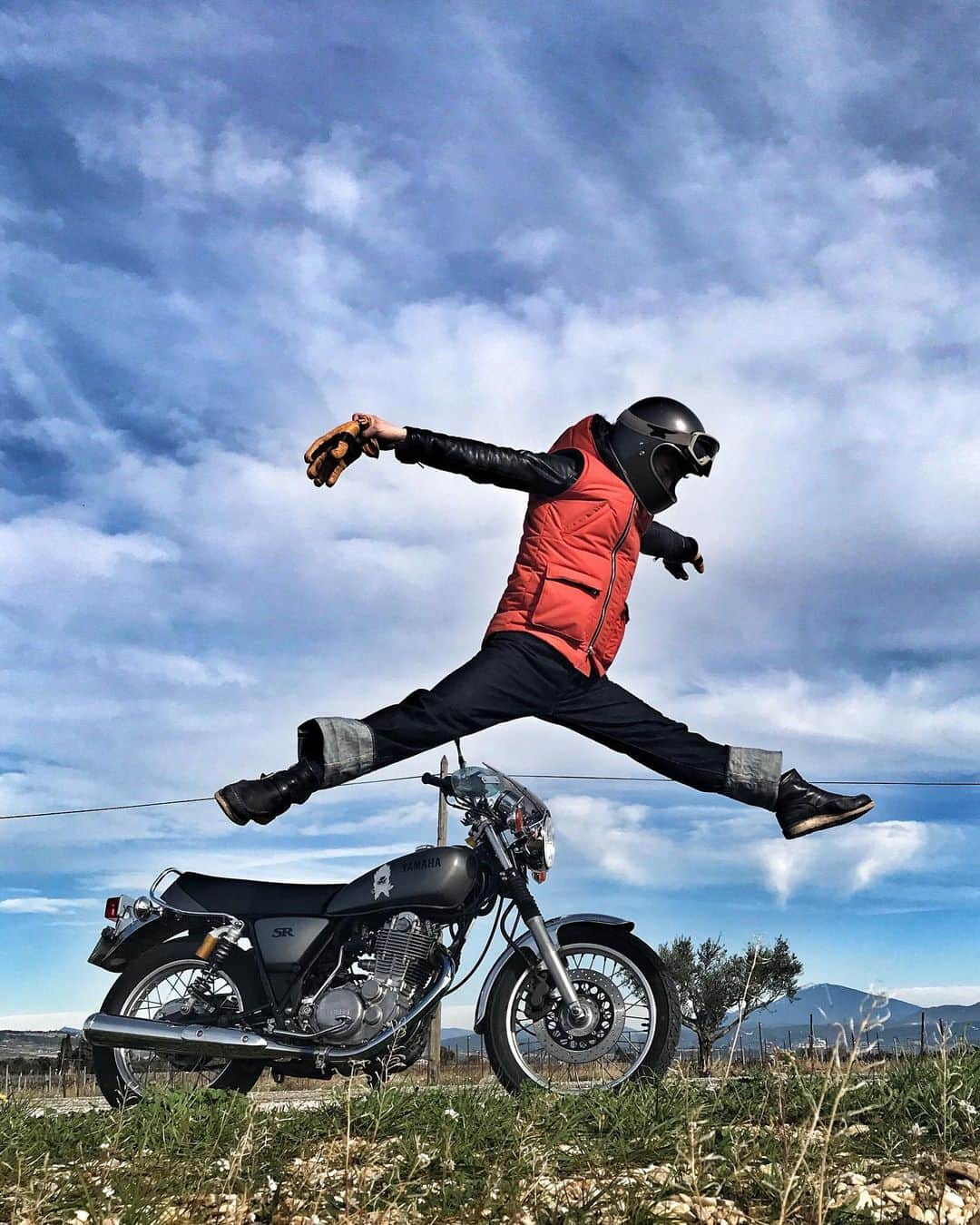 小林十市さんのインスタグラム写真 - (小林十市Instagram)「#sr400  #南仏ライダー　 #selfiejump #出陣レーベル#yamahafrance」3月8日 23時42分 - monsieur_11