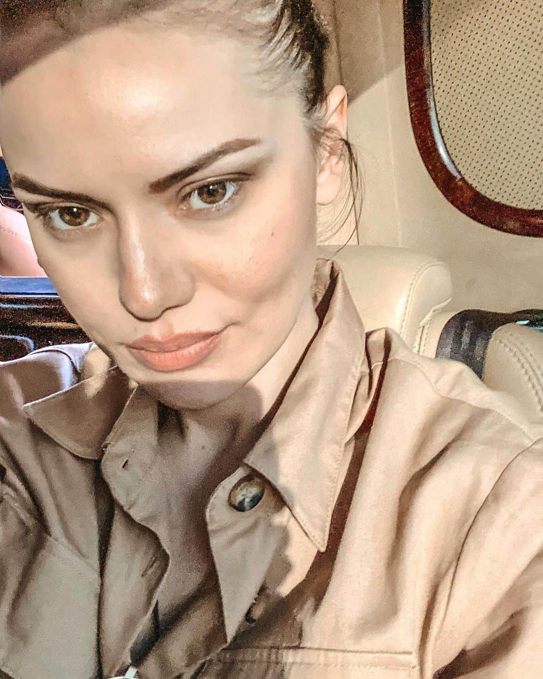 Fahriye Evcenのインスタグラム：「This should be us; always trying to be the spark of a light; daring to be authentic; having immense willpower, and being the power itself.. #womensdayeveryday」