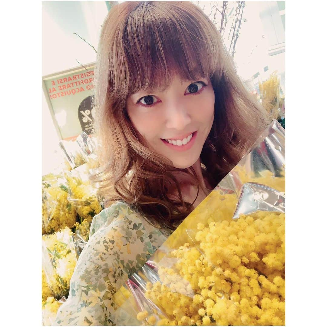 大和悠河さんのインスタグラム写真 - (大和悠河Instagram)「🌼ミモザの日🌼mimosa🌼 🌼Happy international women's day🌼 感謝にありがとう😊 . . ✨降り注ぐ春の陽射しの季節  There's no limit to what you can achieve.  3月8日㊗️は ミモザの日💛。イタリアでは男性が日ごろの感謝を込めて、お母さんや奥さん会社の同僚の女性などにミモザを贈ります。 🌼🌼🌼 🌼🌼🌼 🌼🌼🌼 ⭐️🌼🌼🌼 🌼🌼🌼 ⭐️🌼🌼🌼✨ 🌼🌼🌼 🌼🌼🌼⭐️ 🌼🌼🌼 🌼🌼🌼 🌼🌼🌼 🌼🌼🌼✨ 🌼🌼🌼 🌼🌼🌼 🌼🌼🌼✨ 🌼🌼🌼 🌼🌼🌼 ✨🌼🌼🌼 ⭐️🌼🌼🌼 🌼🌼🌼⭐️ 🌼🌼🌼 🌼⭐️🌼🌼 🌼🌼🌼 🌼  #yugayamato  #大和悠河  #国際女性デー  #国際女性デー2020  #woman  #happywoman #happywomansday  #happywomansday🌹  #ミモザの日  #mimosa  #happyinternationalwomensday 🌼  #festadelladonna  #festadelladonnamimosa  #internationalwomensday  #internationalwomensday2020  #自撮りにしてみた😉  #大和悠河のオペラとお菓子の旅  #tortamimosa #春が来た  #女性の日  #thanks #ありがとう  #感謝 ⁠#womensday ⁠  #euinjapan  #primavera #springscomingsoon  #springscoming #summertime🌎　#summertime」3月8日 23時48分 - yugayamato