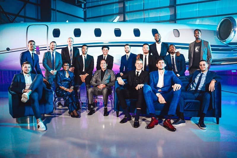 セス・カリーのインスタグラム：「Blue Tint. #MavsBall」