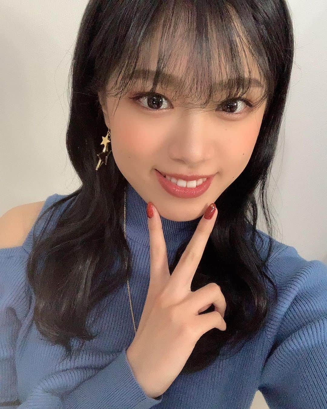 林優菜のインスタグラム：「. . . ブルーブラックの調子が良いのだ🥺🥺 綺麗に染めていただいた😢 ありがとうございました！！ . . . #ブルーブラック #Haircolor #ありがとうございます #ulike」