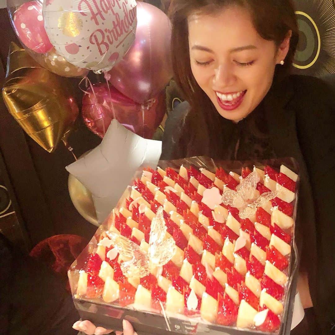 のインスタグラム：「étéなっちゃんの苺のケーキ🍓 大好き！嬉しすぎるー！！！ . #mybirthday#サプライズ#お誕生日ウィーク#été#エテ#庄司夏子#なっちゃんのケーキ#美味しい#嬉しい#ありがとう♡ @natsuko.ete @ete.restaurant」