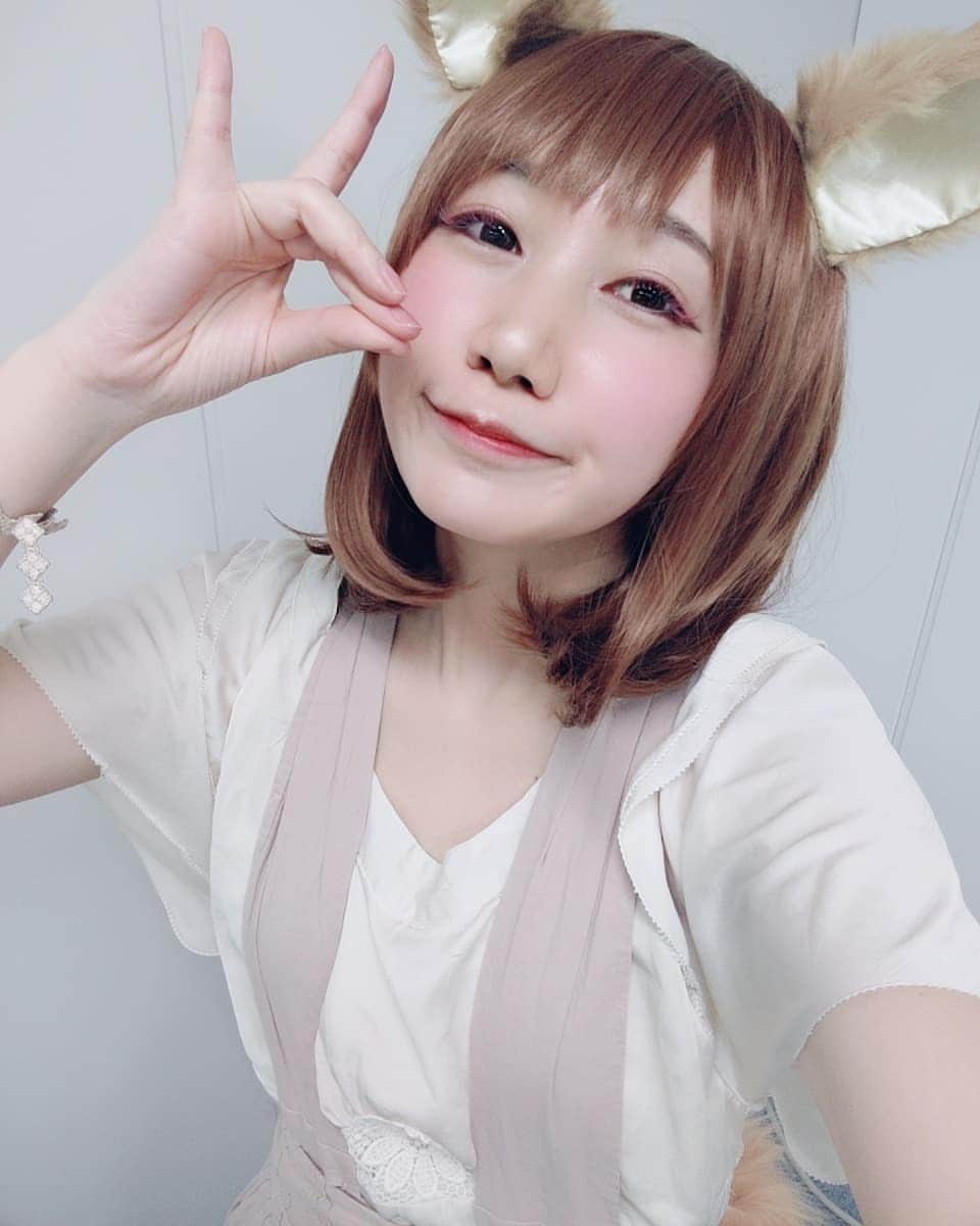 みさこのインスタグラム：「🤘🦊」