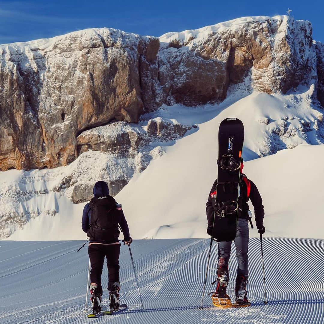 ルーベン・ブロマールトさんのインスタグラム写真 - (ルーベン・ブロマールトInstagram)「What a Sunday 💪 waking up at 5 am but it was definitely worth it 🏔🏂☀️ #snowboardtour 📸 @michlheckmair  @hannah_helena_ @ullaheckmair」3月9日 1時42分 - rubenblommaert