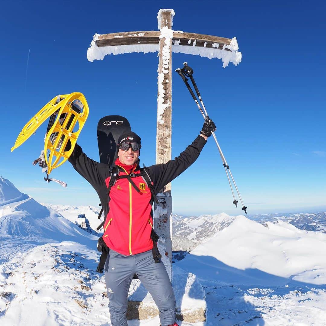 ルーベン・ブロマールトのインスタグラム：「What a Sunday 💪 waking up at 5 am but it was definitely worth it 🏔🏂☀️ #snowboardtour 📸 @michlheckmair  @hannah_helena_ @ullaheckmair」