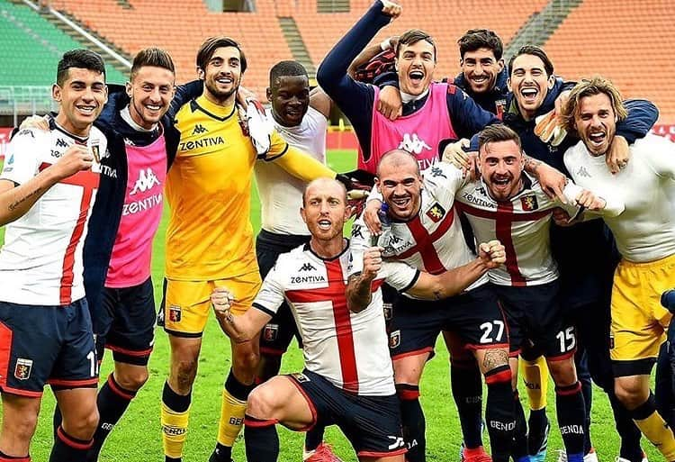 ステファノ・ストゥラーロのインスタグラム：「Tre punti pesantissimi a #SanSiro! Bravi a mantenere la concentrazione in una giornata non semplice per tutti. 👊🏼🔴🔵 #ForzaGenoa @genoacfcofficial @seriea」