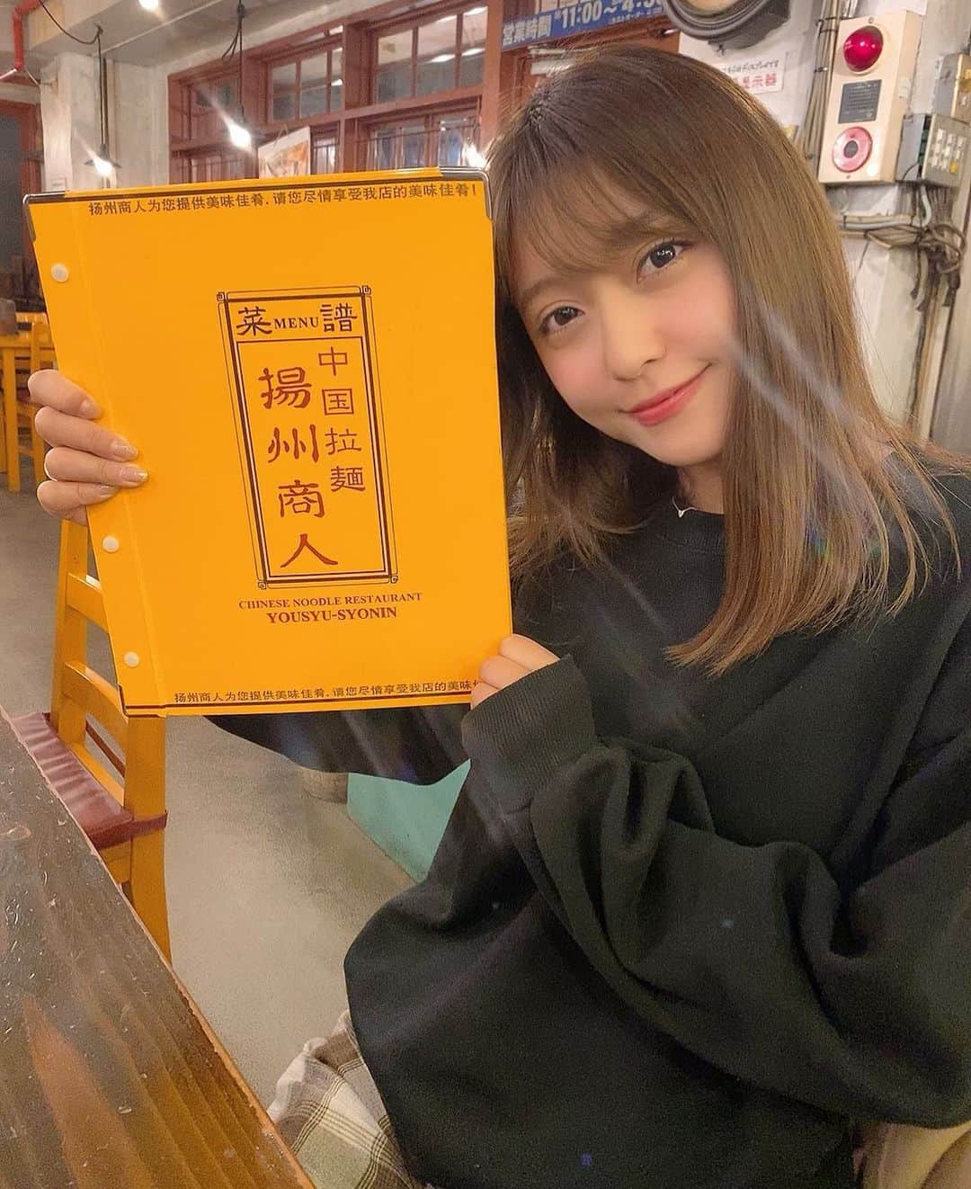 堤ゆきみのインスタグラム：「揚州商人🥺酸辣湯麺おいしいよねーお父さんに昔から連れてかれてて「二日酔いにはこれ！」っていうので好きになって今も大好き。ていうか大人になってよりわかるー #宣伝じゃないよ🥺」