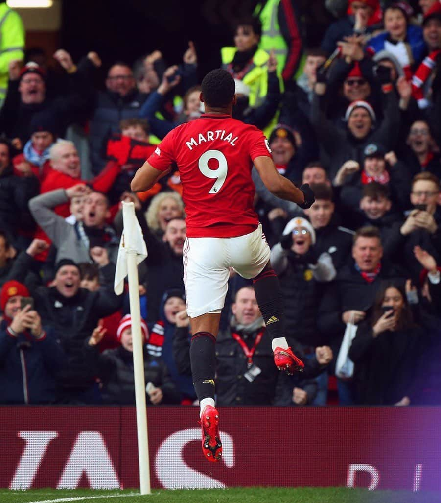 マンチェスター・ユナイテッドさんのインスタグラム写真 - (マンチェスター・ユナイテッドInstagram)「WE HAVE LIFT-OFF! 🚀  #MUFC #PremierLeague #MUNMCI」3月9日 2時08分 - manchesterunited