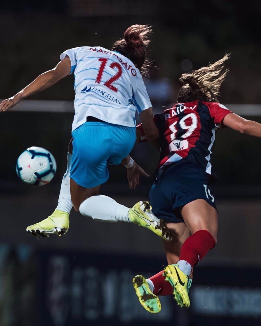大儀見優季のインスタグラム：「It’s about time to fly ✈️😬🙋🏻‍♀️⚽️ Happy #internationalwomensday #IWD」