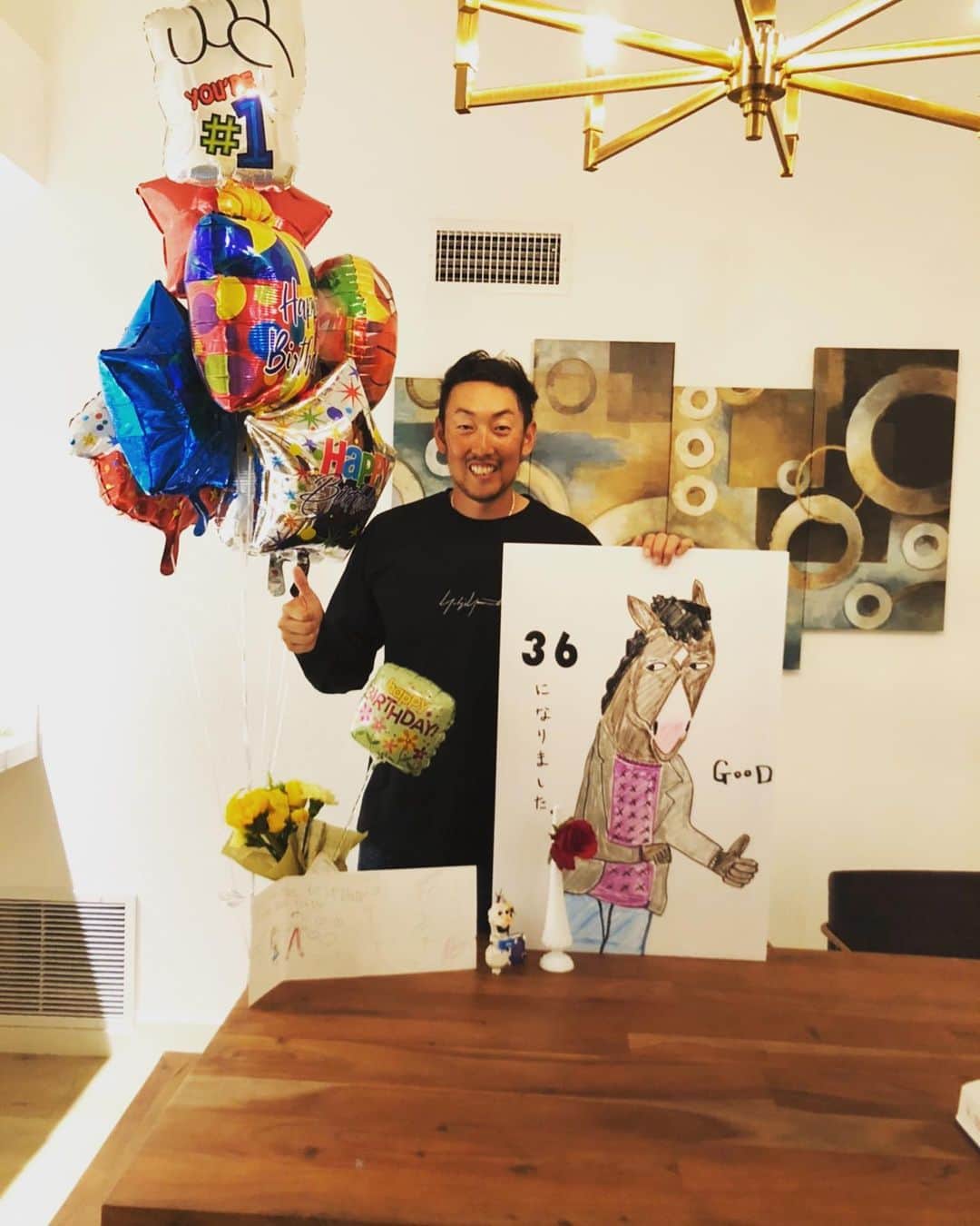 平野佳寿のインスタグラム：「3月8日で36歳になりました！ 家族や友人に祝ってもらって嬉しいです！今年も素晴らしい1年に出来るように頑張ります！  I turned 36 today! Thank you for wishing me happy birthday!」