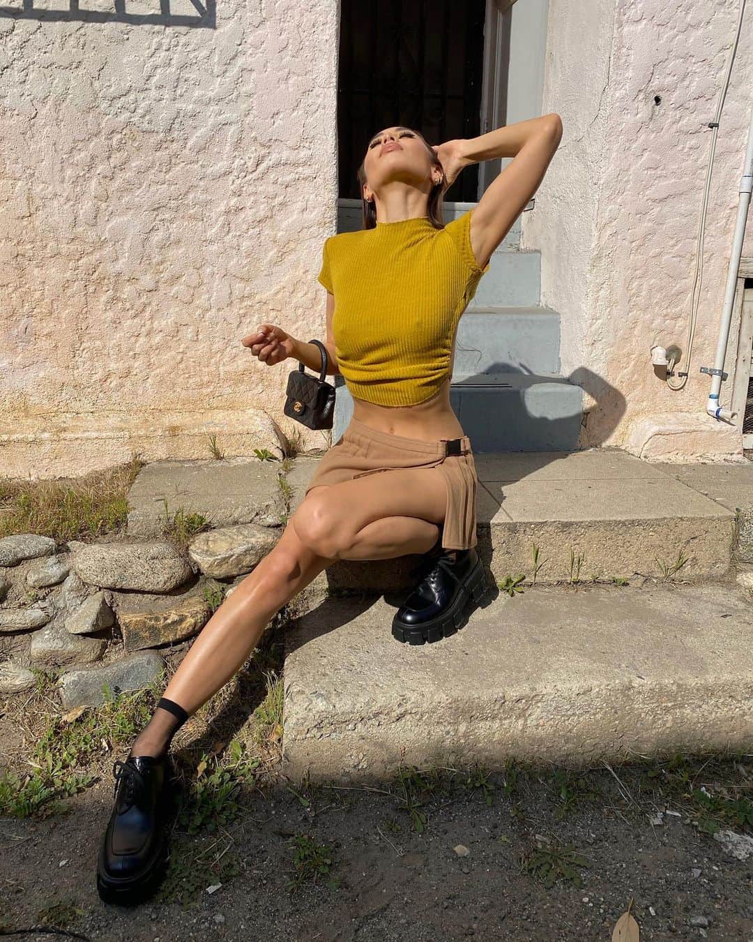 ルミ・ニーリーのインスタグラム：「🌻」