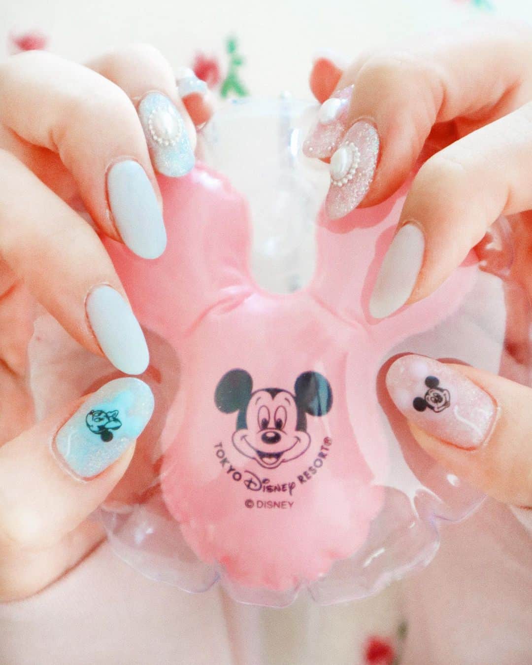 中島絢乃さんのインスタグラム写真 - (中島絢乃Instagram)「💅🎈🐭﻿ ﻿ ﻿ 新しいネイルが﻿ またまたかわいくなってしまったよ…🤦🏻‍♀️💕💕﻿ ﻿ ﻿ ﻿ 何度目かの﻿ ＂#ミッキーバルーンネイル ＂💫🎈﻿ ﻿ 真似してくれる子もいて﻿﻿ 見るたび嬉しくなってます🤭❤️❤️﻿ ﻿ ﻿ ﻿ ﻿ ﻿ ﻿ ピンクは#ミッキー で、﻿ 水色は#ミニーちゃん にしたよ🐭🎀🐭﻿ ﻿ ﻿ もう何度もやっているモチーフなので、﻿ 今回は透明のバルーンはつけずに﻿ ミッキーバルーンと淡色の部分は﻿ #マット にしました💭🌹﻿ (だから汚れるのも早そう😱大事にしよう😱)﻿ ﻿ ﻿ ﻿ ﻿ 甘すぎず派手すぎず、﻿ 今の気持ちにぴったりな﻿ ネイルになりました😱💕💕💅﻿ ﻿ ひろちゃん(@m_hiroko102 )いつもありがとね🥺💅﻿ ﻿ ❤︎❤︎❤︎❤︎❤︎❤︎❤︎❤︎❤︎❤︎❤︎❤︎❤︎❤︎❤︎❤︎❤︎❤︎❤︎﻿ #disneysisters_jp#のんさんネイル💒」3月9日 12時34分 - nakajima_ayano