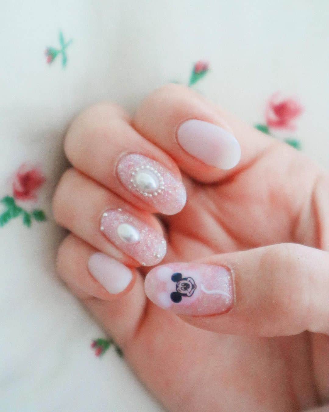 中島絢乃さんのインスタグラム写真 - (中島絢乃Instagram)「💅🎈🐭﻿ ﻿ ﻿ 新しいネイルが﻿ またまたかわいくなってしまったよ…🤦🏻‍♀️💕💕﻿ ﻿ ﻿ ﻿ 何度目かの﻿ ＂#ミッキーバルーンネイル ＂💫🎈﻿ ﻿ 真似してくれる子もいて﻿﻿ 見るたび嬉しくなってます🤭❤️❤️﻿ ﻿ ﻿ ﻿ ﻿ ﻿ ﻿ ピンクは#ミッキー で、﻿ 水色は#ミニーちゃん にしたよ🐭🎀🐭﻿ ﻿ ﻿ もう何度もやっているモチーフなので、﻿ 今回は透明のバルーンはつけずに﻿ ミッキーバルーンと淡色の部分は﻿ #マット にしました💭🌹﻿ (だから汚れるのも早そう😱大事にしよう😱)﻿ ﻿ ﻿ ﻿ ﻿ 甘すぎず派手すぎず、﻿ 今の気持ちにぴったりな﻿ ネイルになりました😱💕💕💅﻿ ﻿ ひろちゃん(@m_hiroko102 )いつもありがとね🥺💅﻿ ﻿ ❤︎❤︎❤︎❤︎❤︎❤︎❤︎❤︎❤︎❤︎❤︎❤︎❤︎❤︎❤︎❤︎❤︎❤︎❤︎﻿ #disneysisters_jp#のんさんネイル💒」3月9日 12時34分 - nakajima_ayano