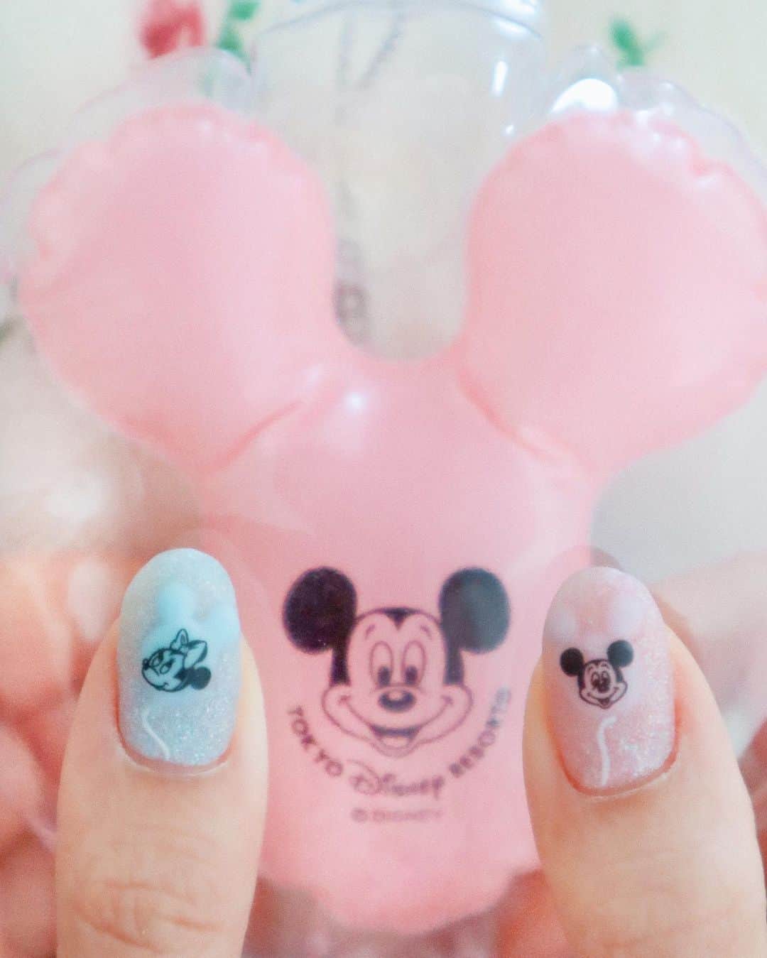 中島絢乃さんのインスタグラム写真 - (中島絢乃Instagram)「💅🎈🐭﻿ ﻿ ﻿ 新しいネイルが﻿ またまたかわいくなってしまったよ…🤦🏻‍♀️💕💕﻿ ﻿ ﻿ ﻿ 何度目かの﻿ ＂#ミッキーバルーンネイル ＂💫🎈﻿ ﻿ 真似してくれる子もいて﻿﻿ 見るたび嬉しくなってます🤭❤️❤️﻿ ﻿ ﻿ ﻿ ﻿ ﻿ ﻿ ピンクは#ミッキー で、﻿ 水色は#ミニーちゃん にしたよ🐭🎀🐭﻿ ﻿ ﻿ もう何度もやっているモチーフなので、﻿ 今回は透明のバルーンはつけずに﻿ ミッキーバルーンと淡色の部分は﻿ #マット にしました💭🌹﻿ (だから汚れるのも早そう😱大事にしよう😱)﻿ ﻿ ﻿ ﻿ ﻿ 甘すぎず派手すぎず、﻿ 今の気持ちにぴったりな﻿ ネイルになりました😱💕💕💅﻿ ﻿ ひろちゃん(@m_hiroko102 )いつもありがとね🥺💅﻿ ﻿ ❤︎❤︎❤︎❤︎❤︎❤︎❤︎❤︎❤︎❤︎❤︎❤︎❤︎❤︎❤︎❤︎❤︎❤︎❤︎﻿ #disneysisters_jp#のんさんネイル💒」3月9日 12時34分 - nakajima_ayano