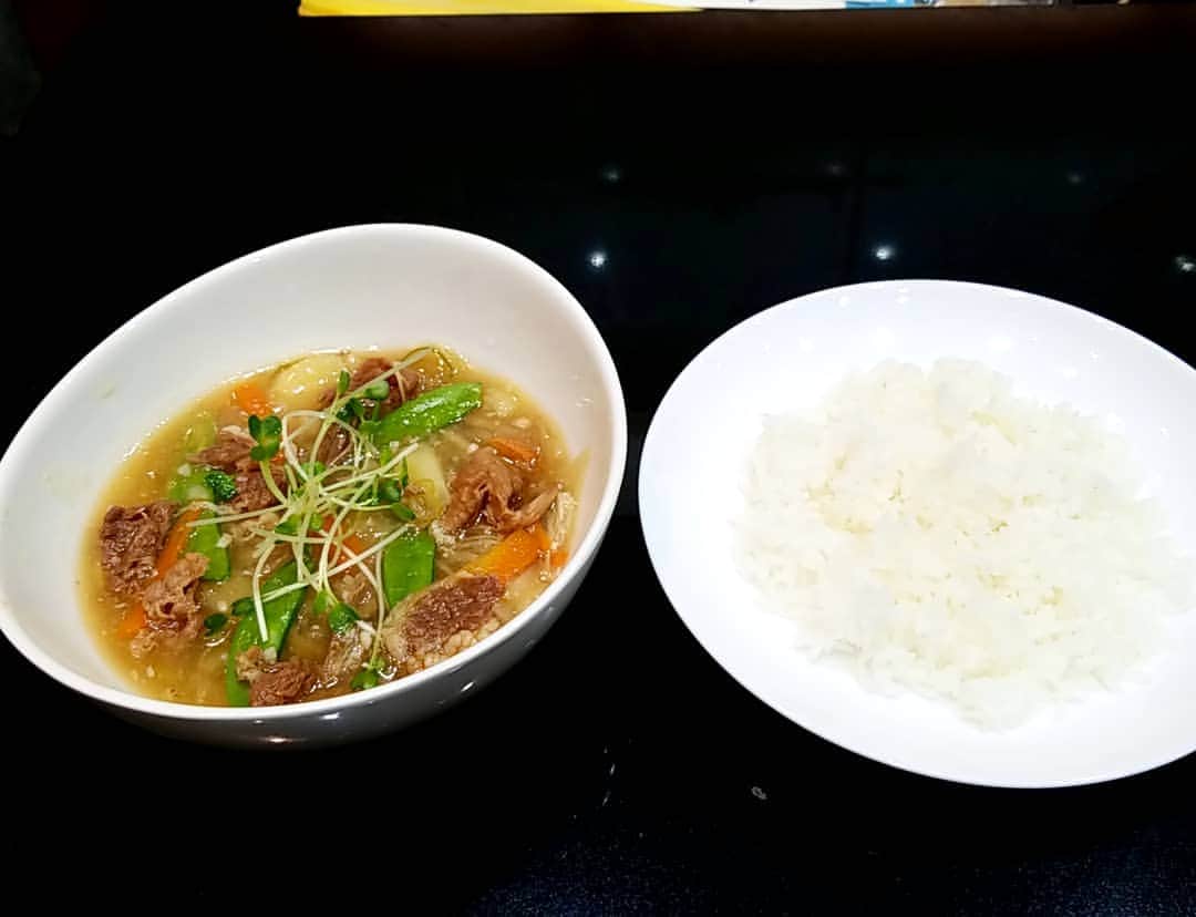 USAライス連合会さんのインスタグラム写真 - (USAライス連合会Instagram)「🐂＜牛肉とベジスープ＞🥕 . 牛肉とたっぷり野菜の栄養バランスの良い中華スープと低糖質のカルローズでお腹は満足！ #カルローズ はスープに合うパラっとした食感のおコメです。 広島県三原市にある『 #とんかつ古東 （ことん）』にてただ今ご提供中です！（650円・税込） . 🔶とんかつ古東 広島県三原市皆実町2-7-1　ワシントンエクセル店内 . . 🚩「スープ×カルローズ」フェアのメニューです！ 【 https://www.usarice-jp.com/soup_promotion/ 】 . . #スープに合う#おコメ#カルローズ米 #カリフォルニア米#アメリカ米#ベジスープ#牛スープ#野菜スープ#スープごはん#とんかつ古東#ことん#三原市#三原グルメ#USAライス連合会#calrose#CaliforniaRice#SoupWithRice#Mihara#Koton」3月9日 12時45分 - usa_rice_jp