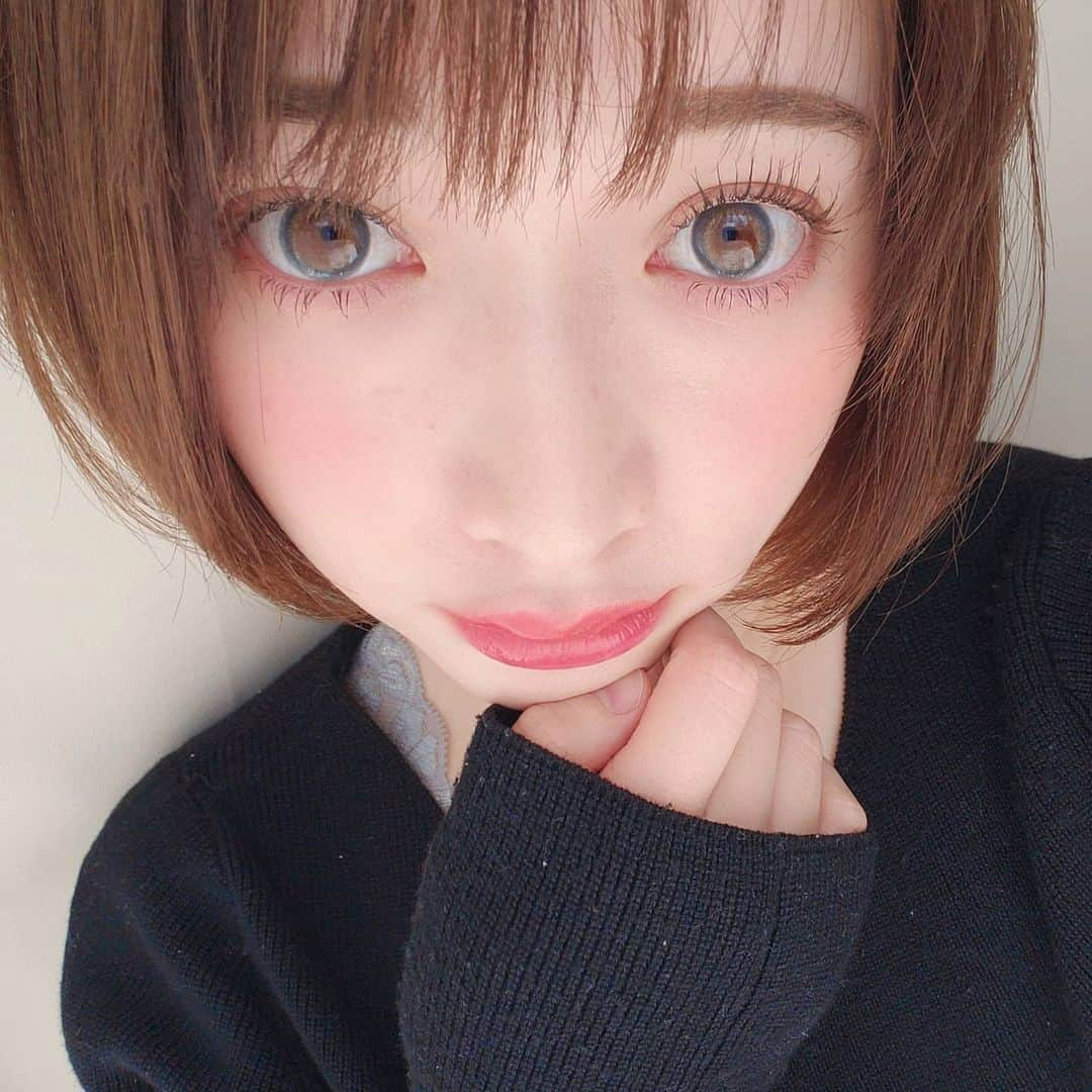 齊藤美沙貴さんのインスタグラム写真 - (齊藤美沙貴Instagram)「久しぶりにきちんとメイク 🥰 お仕事急がしすぎてお化粧ちゃんと できない日ばっかりだったから今日はたのしい～💕 ㅤㅤㅤㅤㅤㅤㅤㅤㅤㅤㅤㅤㅤ ローラメルシエのフェイスイルミネーターは ブラウンのカラーをアイシャドウにしました🌟 ㅤㅤㅤㅤㅤㅤㅤㅤㅤㅤㅤㅤㅤ ㅤㅤㅤㅤㅤㅤㅤㅤㅤㅤㅤㅤㅤ 使用カラコン:#TOPARDS #ラピスラズリ ㅤㅤㅤㅤㅤㅤㅤㅤㅤㅤㅤㅤㅤ ㅤㅤㅤㅤㅤㅤㅤㅤㅤㅤㅤㅤㅤ ㅤㅤㅤㅤㅤㅤㅤㅤㅤㅤㅤㅤㅤ #lauramercier#bobbibrown#femmue#フェイスイルミネーター #ルージュエッセンシャルシルキークリームリップスティック #インテンシブスキンセラムファンデーション #ナチュラルメイク#カラコンメイク#今日のメイク」3月9日 13時11分 - misya_kids