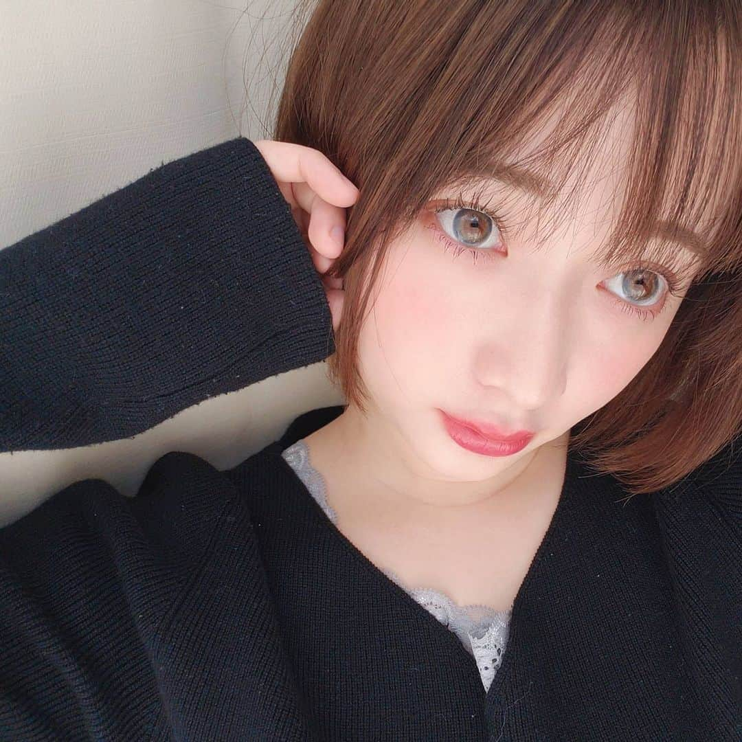 齊藤美沙貴さんのインスタグラム写真 - (齊藤美沙貴Instagram)「久しぶりにきちんとメイク 🥰 お仕事急がしすぎてお化粧ちゃんと できない日ばっかりだったから今日はたのしい～💕 ㅤㅤㅤㅤㅤㅤㅤㅤㅤㅤㅤㅤㅤ ローラメルシエのフェイスイルミネーターは ブラウンのカラーをアイシャドウにしました🌟 ㅤㅤㅤㅤㅤㅤㅤㅤㅤㅤㅤㅤㅤ ㅤㅤㅤㅤㅤㅤㅤㅤㅤㅤㅤㅤㅤ 使用カラコン:#TOPARDS #ラピスラズリ ㅤㅤㅤㅤㅤㅤㅤㅤㅤㅤㅤㅤㅤ ㅤㅤㅤㅤㅤㅤㅤㅤㅤㅤㅤㅤㅤ ㅤㅤㅤㅤㅤㅤㅤㅤㅤㅤㅤㅤㅤ #lauramercier#bobbibrown#femmue#フェイスイルミネーター #ルージュエッセンシャルシルキークリームリップスティック #インテンシブスキンセラムファンデーション #ナチュラルメイク#カラコンメイク#今日のメイク」3月9日 13時11分 - misya_kids