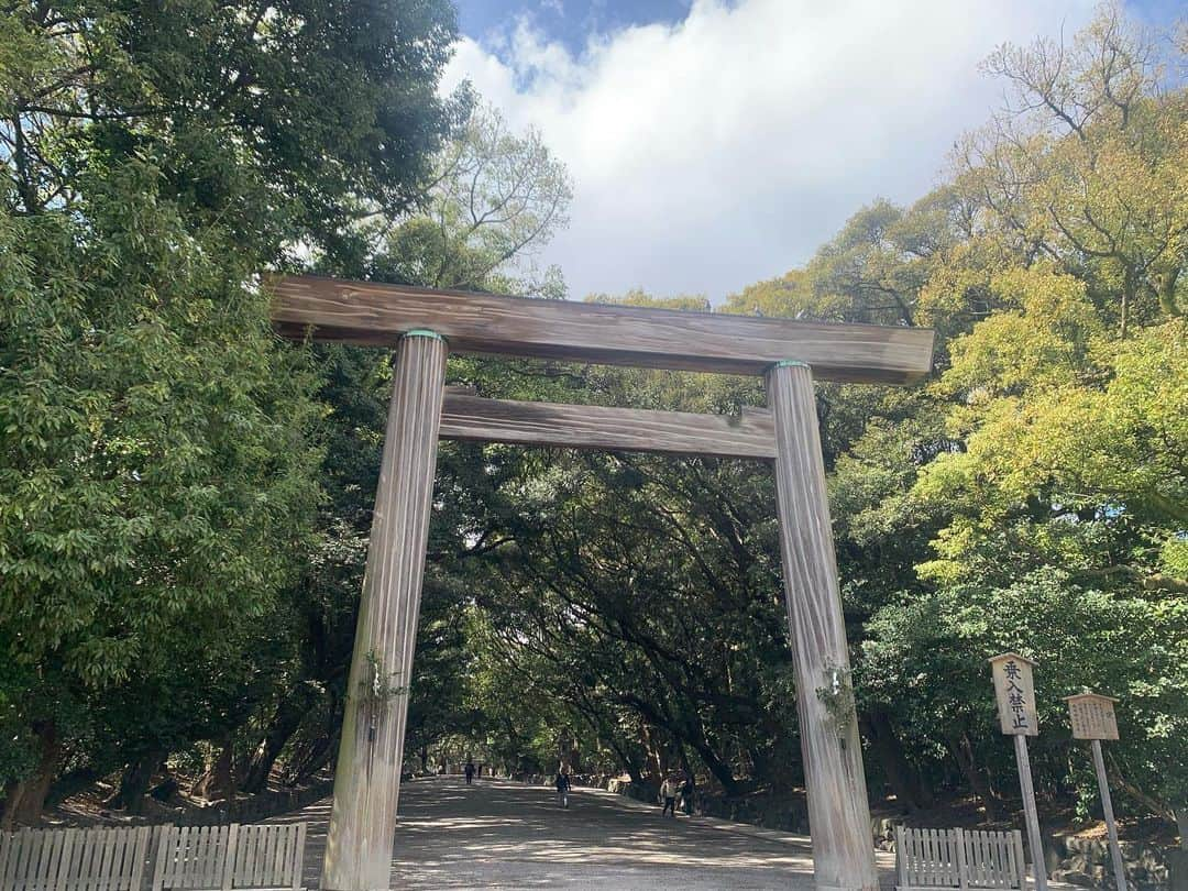 中村優さんのインスタグラム写真 - (中村優Instagram)「先日、ふらりと寄り道した熱田神宮⛩ 前回、初めて訪れた時は大雨でわからなかったけど、とても気持ちの良い場所で好きだなぁ〜✨😆」3月9日 13時07分 - nkmr_yu