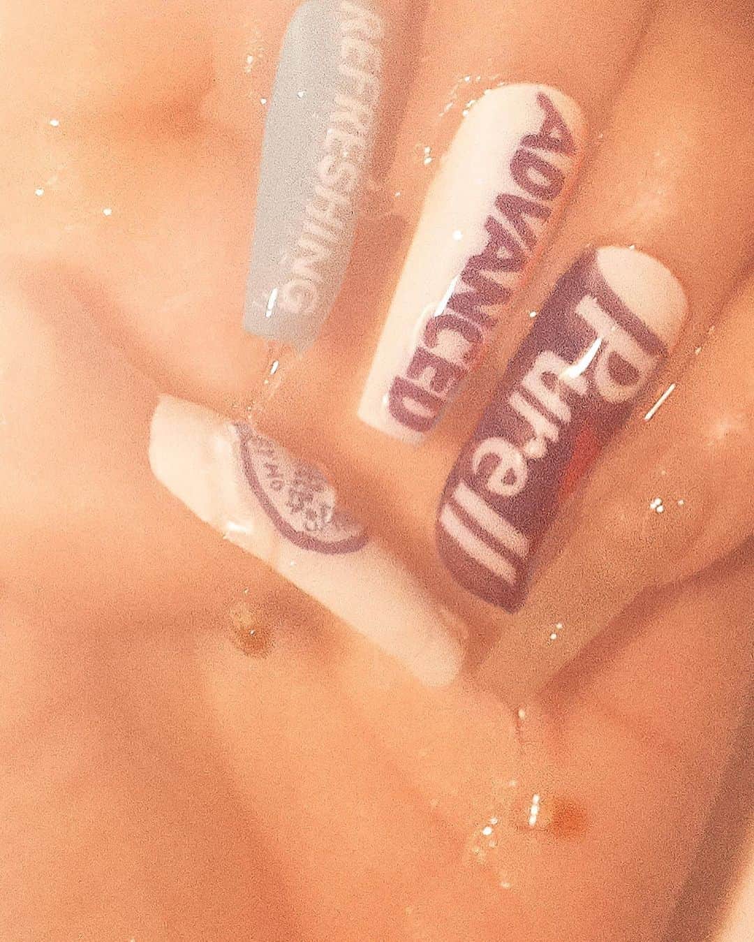 Mei Kawajiriさんのインスタグラム写真 - (Mei KawajiriInstagram)「Hey guys🖐 I guess THIS is we need in our hands right now 💕💦✨ @purellbrand / photo 📸by  @capomorra ,@mmmlw ✨📸/ #handsanitizer #nailsbymei #mask #purell」3月9日 4時54分 - nailsbymei