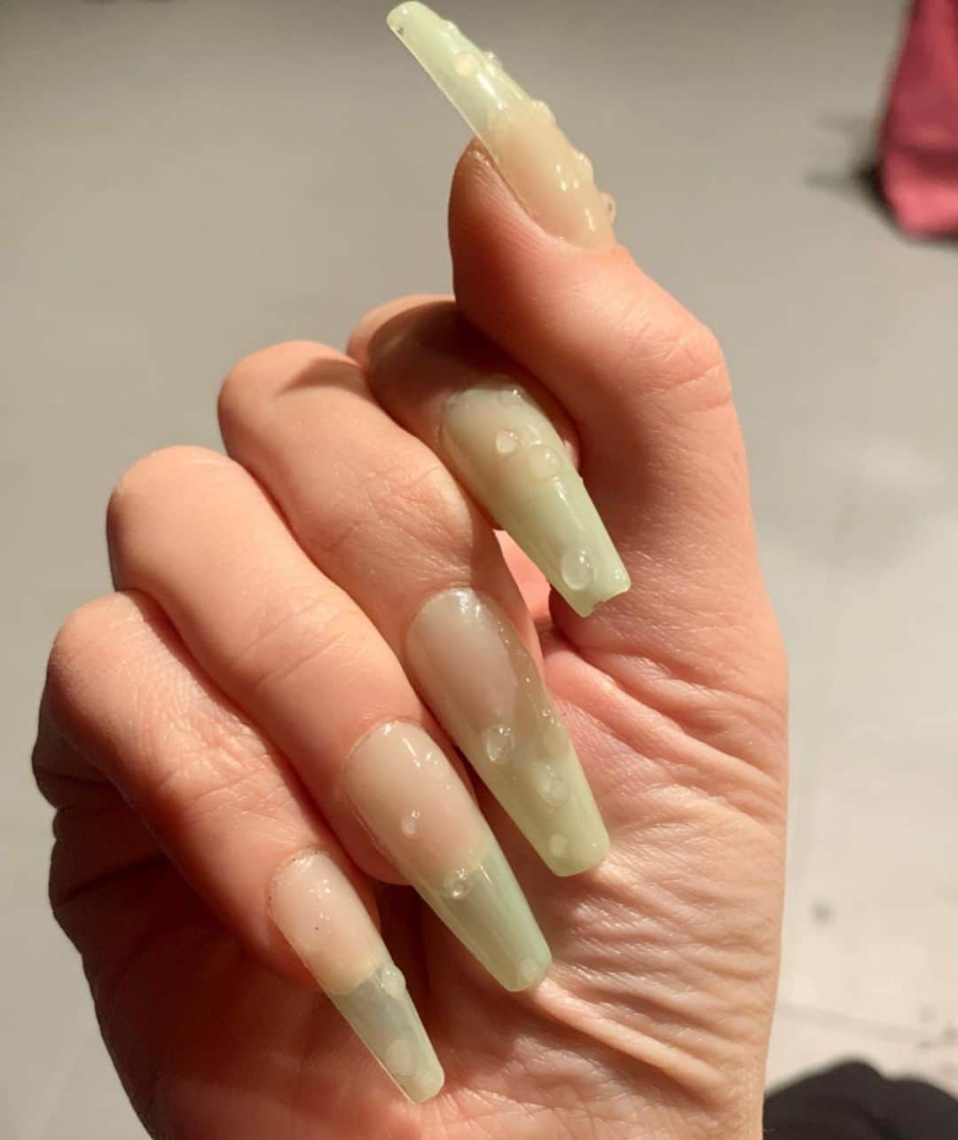 Mei Kawajiriさんのインスタグラム写真 - (Mei KawajiriInstagram)「Hand sanitizer (aloe)nails 💦🖐✨ #Nailsbymei #stayclean」3月9日 5時16分 - nailsbymei