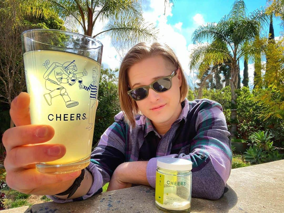 ルーカス・グラビールさんのインスタグラム写真 - (ルーカス・グラビールInstagram)「#Cheers! @cheershealth is the best! Use it after drinking alcohol and feel great! Use code: MRGRABEEL15 to get 15% off at cheershealth.com #Foryourhealth!」3月9日 5時21分 - mrgrabeel