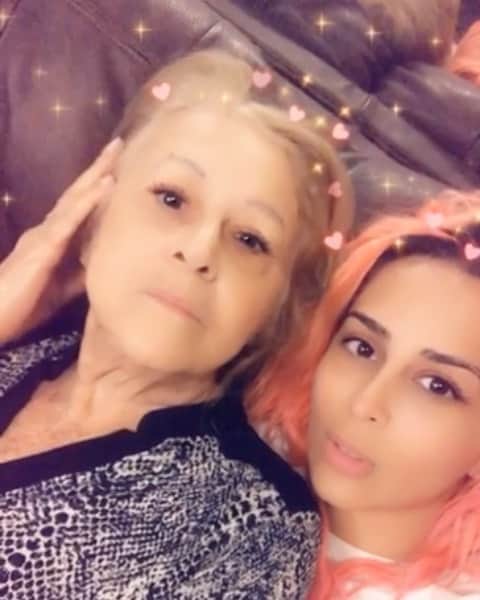 ベロニカ・ベガのインスタグラム：「HAPPY INTERNATIONAL WOMENS DAY FROM MY FAVORITE WOMAN & I! We bother her so much hahaha. She’s an angel 👼🏼 She’s DEFINITELY NOT the reason I’m vulgar. Clearly. #internationalwomensday」