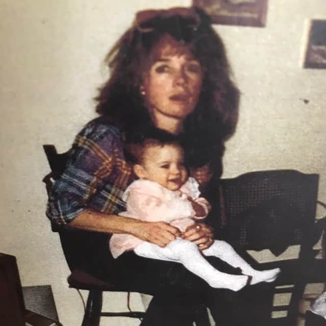 エリザベス・リーサーのインスタグラム：「My Mom and Emily  #internationalwomensday」