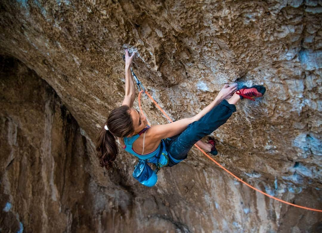 ローラ・ロゴラさんのインスタグラム写真 - (ローラ・ロゴラInstagram)「"corvo morto" 8c+/9a ✔️ I tried this route several times last year but today everything felt easyer and on my second go I could clip the chain of this project. I am not sure about the grade,  hard 8c+ or soft 9a 🤔 I'll wait for some repetitions 😅 📸 @mrcmonkey . . . #climbing_pictures_of_instagram #picoftheday #loveclimbing #climbforlife #escalade #escalada #grimper #klettern #montura #wildclimb #campcassin #italy #rome #bomber #instagood #instalike  #instagram  @climbskinspain @agripp_climbingholds @montura_official @wildclimb @fiammeoromoena」3月9日 6時16分 - laura.rogora