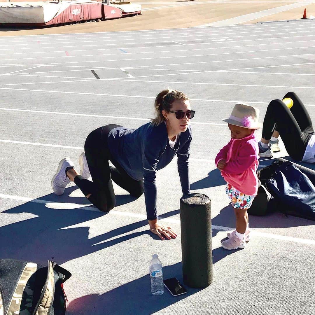 メリッサ・ビショップのインスタグラム：「To all those bad-ass hard working women out there. Don’t let anyone take away what you want. May we raise our own to be strong, heard, independent women.  #iwd2020 #girlmom #yabish #eachforequal」