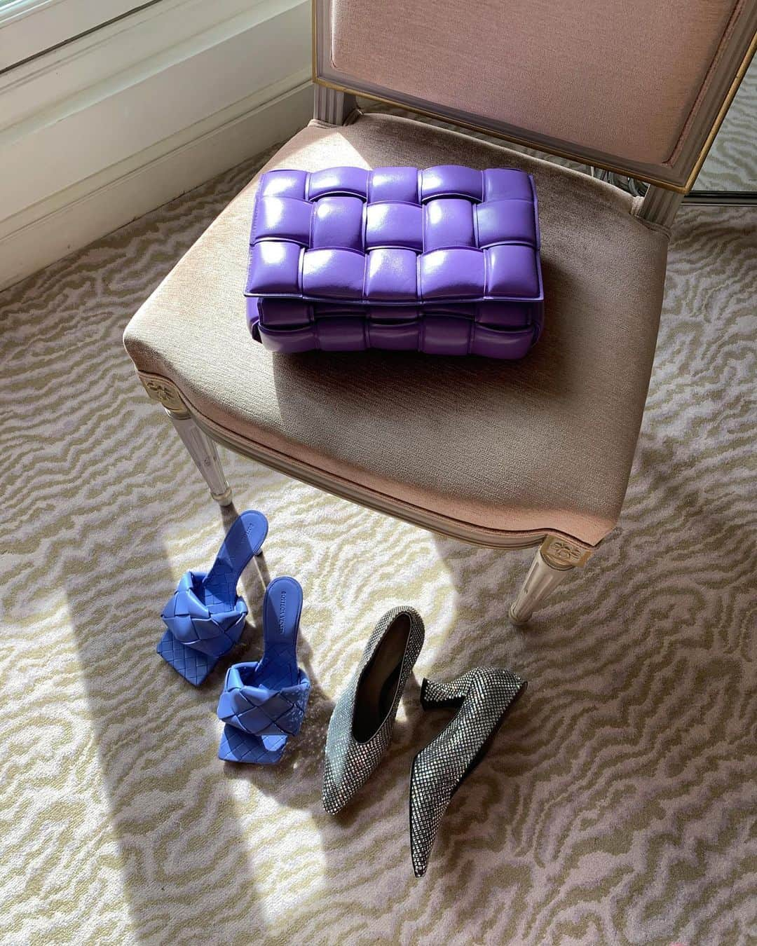 レオニー・ハンネさんのインスタグラム写真 - (レオニー・ハンネInstagram)「My kind of Milka chocolate.💜 Anzeige/Tag Perfect purple @bottegaveneta cassette bag which is exclusive at bonmarché Paris. #BottegaVeneta」3月9日 7時16分 - leoniehanne