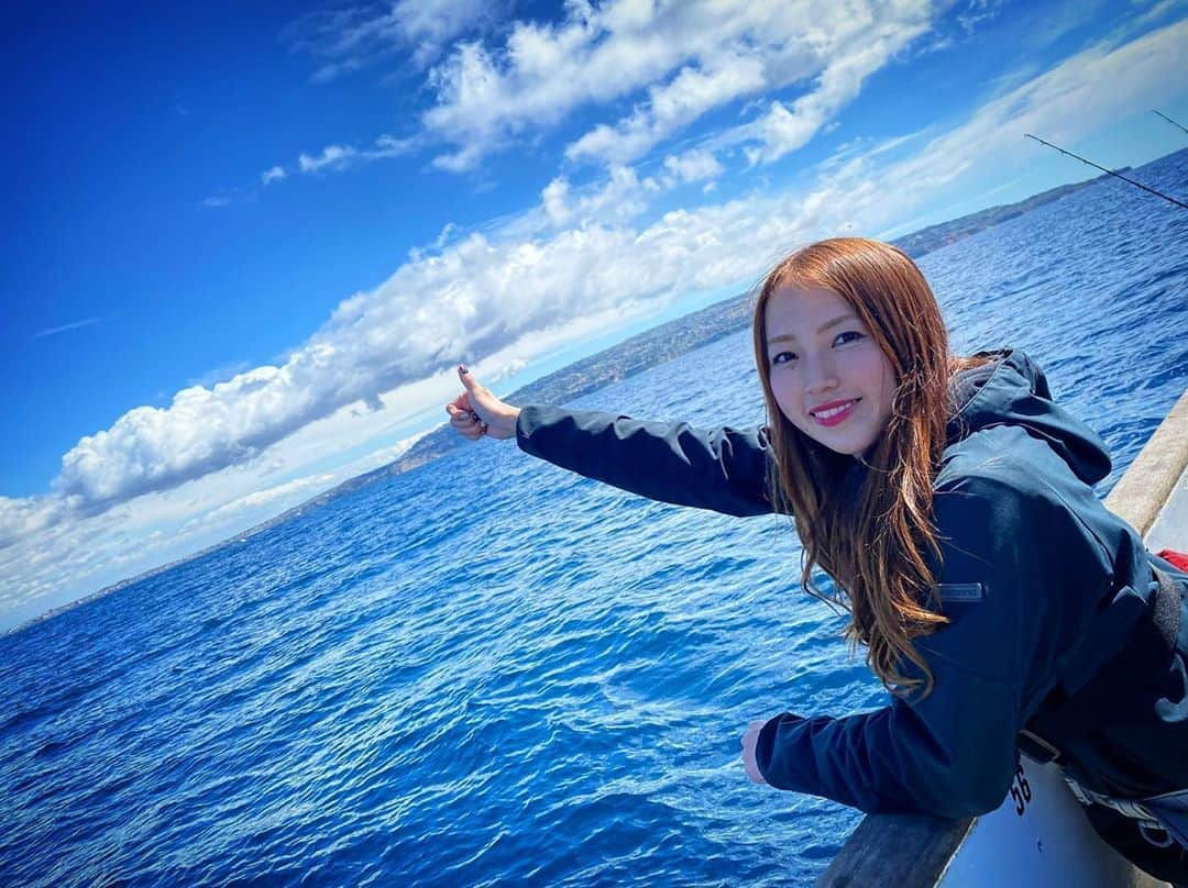 冨士木耶奈さんのインスタグラム写真 - (冨士木耶奈Instagram)「. 海も空も青くてキレイ✨✨ . . #sea #america #ledondobeach  #🎣 #🏝 #☀️ #耶奈 #fujikikana」3月9日 13時42分 - fishing_kana