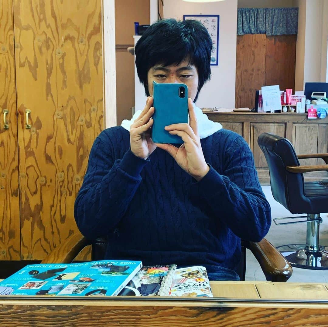 磯貝直輝さんのインスタグラム写真 - (磯貝直輝Instagram)「撮影のため髪をバッサリ切りました！ 似合う髪型といったらこうなった♪ #美容院　#髪を切る　#バッサリ　#撮影　#似合う髪型」3月9日 9時36分 - isogainaoki724