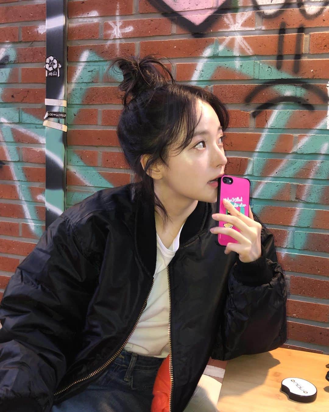 キム・チェウンのインスタグラム：「쫑긋👂」