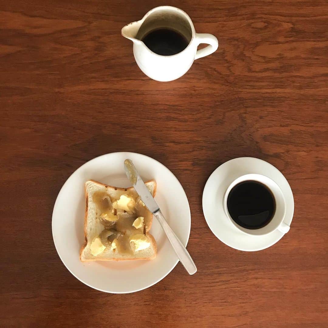 伊藤まさこさんのインスタグラム写真 - (伊藤まさこInstagram)「発酵バターと松仙堂の栗ペースト。一番好きなトーストの食べ方。」3月9日 10時54分 - masakoito29