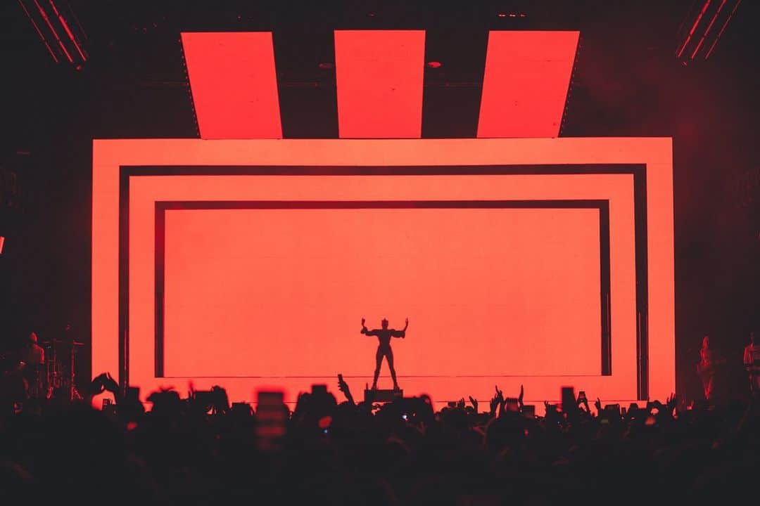 Halseyさんのインスタグラム写真 - (HalseyInstagram)「A SOLD OUT O2!!!! holy holy holy. Tonight was one of the greatest moments of my life and career. A 2 hour show flew by so fast I could have blinked and felt like it was over. Absolutely out of body. and the circle pits!!!’ During the encore!!!’ r u fuckin kidding me!? I left my guts all over that stage sorry to the crew who has to clean them up and sorry for going over curfew 🤷🏻‍♀️😈 I needed more time with my people...they make me feel alive...London, thank you for this memorable evening. I want to relive that over and over forever. Turned the O2 into a got damn O7. 📷: @yasi」3月9日 11時19分 - iamhalsey