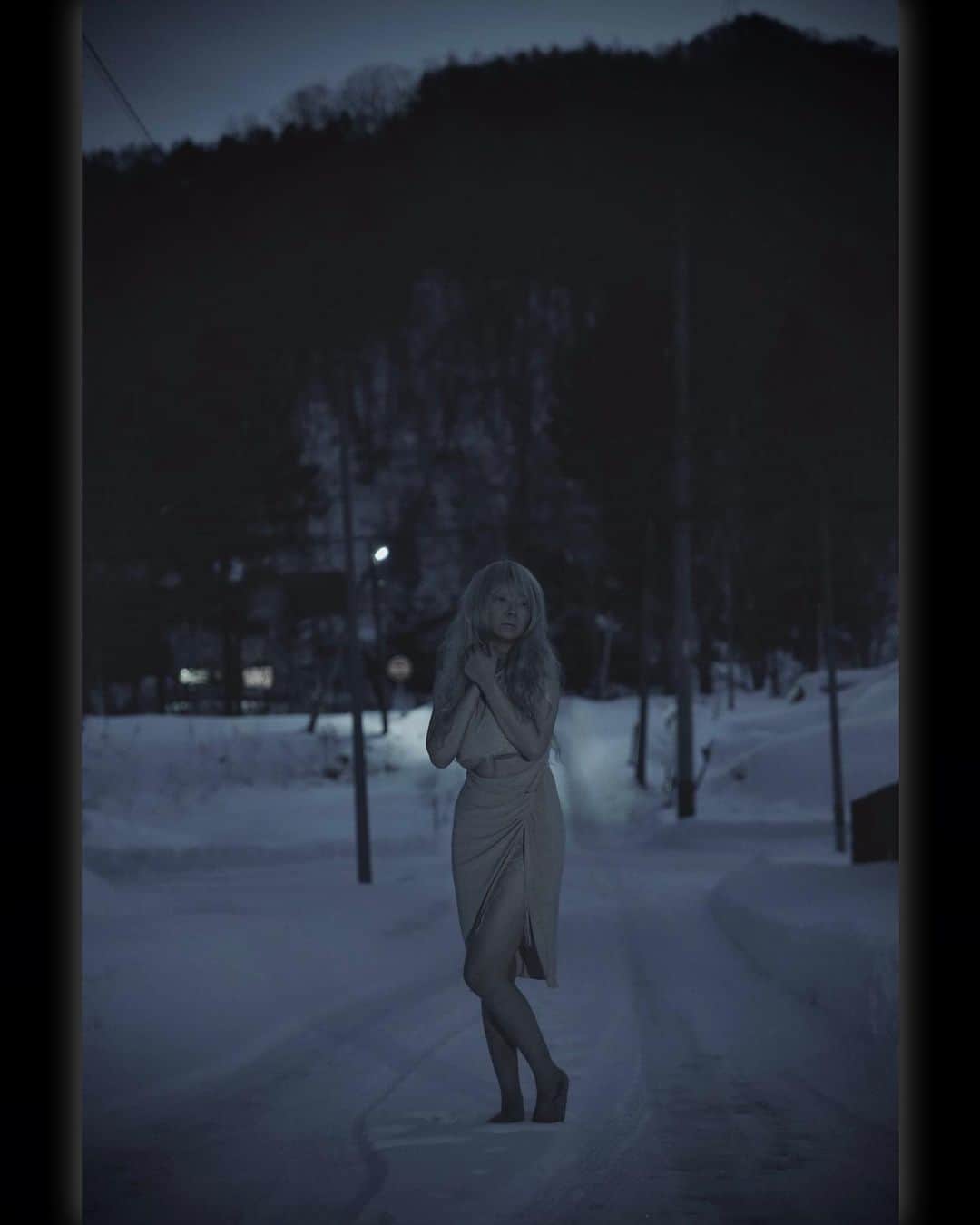 のインスタグラム：「﻿ ﻿ In the corner of the forgotten town.﻿ [other cut]﻿ ﻿ ﻿ Photographer：YAS. (Twitter only)﻿ Location Hokkaido, Japan﻿ ﻿ ﻿ #札幌モデル #被写体 ﻿ #闇月同盟 #暗がり同盟 ﻿ #作品撮り #北海道 ﻿ #写真で伝えたい私の世界 ﻿ #誰かの性癖に刺され ﻿ #g_o_d_a #kuragaridoumei ﻿ #dark_moon_alliance ﻿ #abandonedhorrors ﻿ #rox_captures ﻿ #gallery_of_dark_arts ﻿ #emotional_dark_pictures ﻿ #masters_of_darkness ﻿ #souls_hunters ﻿ #dark_infinity﻿ #creative_portraits ﻿ #gallery_of_dark_arts ﻿ #darkgrammar ﻿ #solv_whispers﻿ #moody_captures ﻿ #_dark_souls_portraits_ ﻿ #thedarkpr0ject #darkbeauty﻿ #theportraitpr0ject ﻿ #japanesehorror ﻿ #hauntinghumans ﻿ #everything_in_your_world」