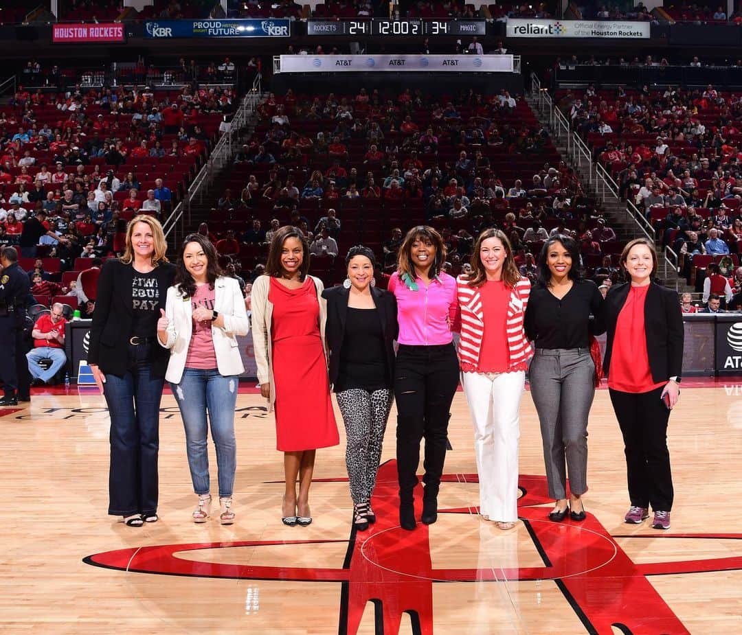 ヒューストン・ロケッツさんのインスタグラム写真 - (ヒューストン・ロケッツInstagram)「In honor of International Women’s Day, the Houston Rockets honored strong leaders who are making an impact in the Houston community.」3月9日 11時25分 - houstonrockets