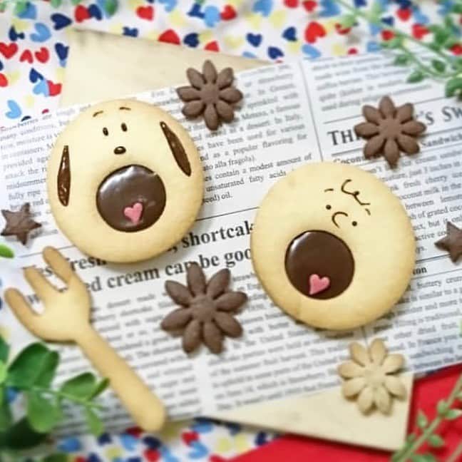 CCC PHOTOLIFE LAB INC. のインスタグラム：「﻿ ﻿ Photo by @s.mankichi﻿ ﻿ 本日のリグラムはこちら❣️﻿ ﻿ 🍪スヌーピーのチョコサンドクッキー🍪﻿ ﻿ ❤︎❤︎❤︎❤︎❤︎❤︎❤︎❤︎❤︎❤︎❤︎❤︎❤︎❤︎❤︎❤︎❤︎❤︎❤︎❤︎❤︎❤︎﻿ こちらのお写真の撮影のコツは✍🏻﻿ ✅ 手前に影が映るよう向きに気をつける🌗﻿ ✅ 背景にグリーンを入れて柔らかな印象に🌿﻿ ✅ ディルシフト機能を使って周りをぼかす📸﻿ ﻿ ❤︎❤︎❤︎❤︎❤︎❤︎❤︎❤︎❤︎❤︎❤︎❤︎❤︎❤︎❤︎❤︎❤︎❤︎❤︎❤︎❤︎❤︎﻿ ﻿ ✨ @s.mankichi さん✨﻿ 素敵なお写真ありがとうございました！﻿ CCCフォトライフラボを、️どうぞよろしくお願いします！﻿ ﻿ #socialgrapher#ソーシャルグラファー#cccphotolifelab#cccフォトライフラボ﻿ ﻿ #torutte#スヌーピー#キャラスイーツ#キャラフード#私のおいしい写真#お家カフェ#おうちカフェ#フードスタイリング#テーブルフォト#フーディーテーブル﻿ ﻿ #cooking#cookingram#foodstagram#instafood#regram」