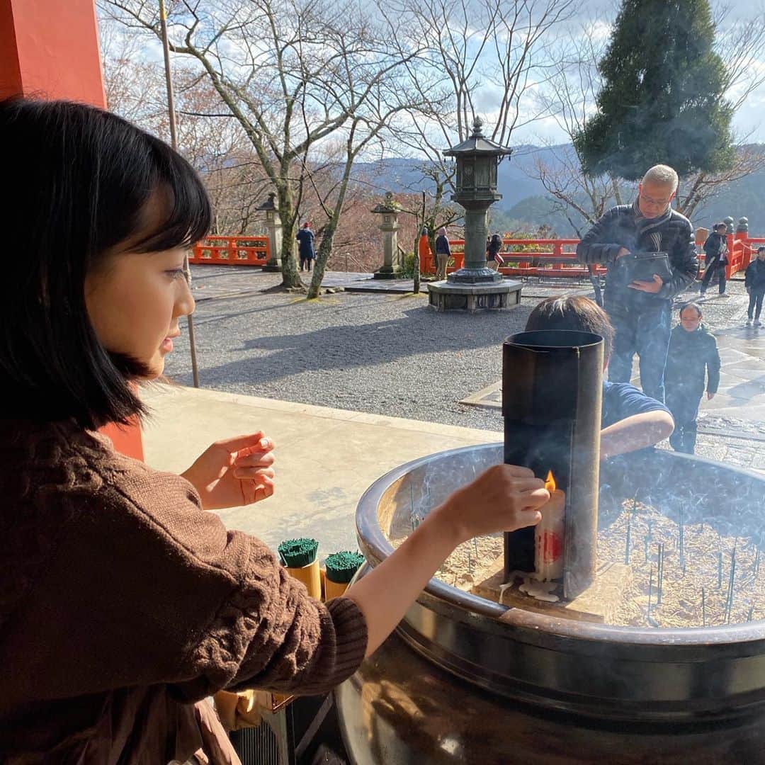 竹内由恵さんのインスタグラム写真 - (竹内由恵Instagram)「しゃべくり007ご覧いただきありがとうございます^ ^ どうだったのかな〜。 こちらはいつかの京都の写真。 1、2枚目は鞍馬寺。 行くたびにパワーをもらえる場所です。 老舗喫茶店「六曜社」。 ドーナツとコーヒーの相性っていいんだなあ。  #ありがとうございました#しゃべくり007😆#京都#鞍馬寺#六曜社珈琲店」3月9日 22時56分 - yoshie0takeuchi